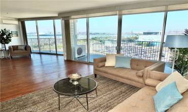 700 E Ocean Boulevard 2008, Long Beach, California 90802, 3 Bedrooms Bedrooms, ,2 BathroomsBathrooms,Residential,Buy,700 E Ocean Boulevard 2008,PW24124073