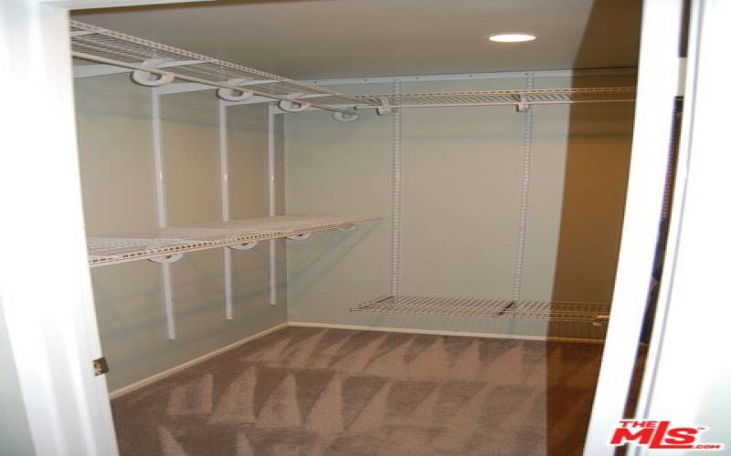 Walk-in Closet