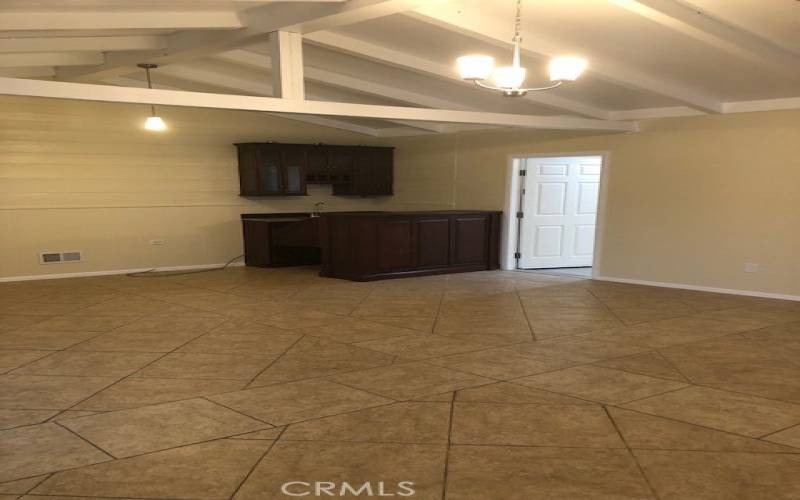 Family Room - Wet Bar