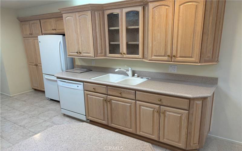 Fridge and dishwasher are included!