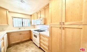 925 S HOLT Avenue 7, Los Angeles, California 90035, 1 Bedroom Bedrooms, ,1 BathroomBathrooms,Residential Lease,Rent,925 S HOLT Avenue 7,24470801