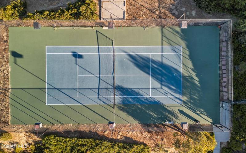 Community-tennis-court