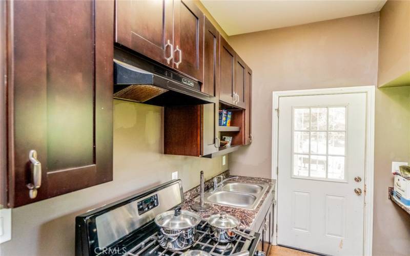 Apartment Kitchen Pic2