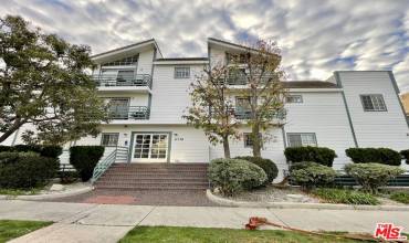 11738 Mayfield 111, Los Angeles, California 90049, 2 Bedrooms Bedrooms, ,2 BathroomsBathrooms,Residential Lease,Rent,11738 Mayfield 111,24470229