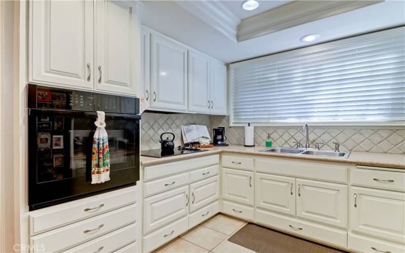 KITCHEN TRAY CEILING & RECESSED LIGHTS