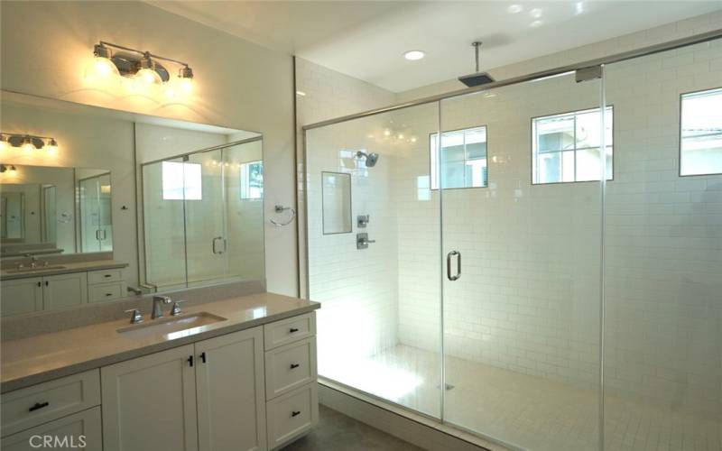 Master Suite Bathroom 2