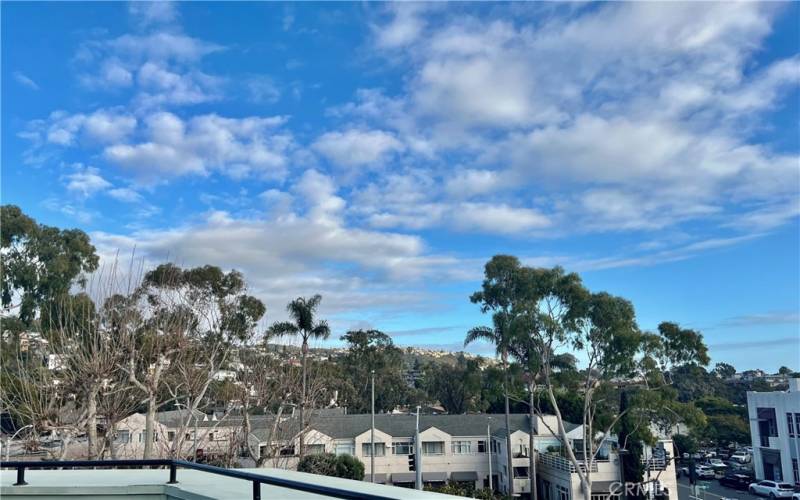 Rooftop deck has ocean views, too!