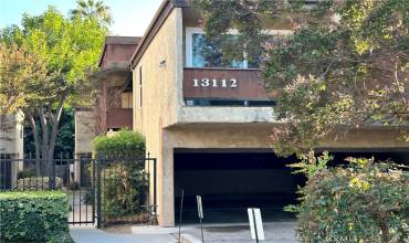 13112 Moorpark Street 2, Sherman Oaks, California 91423, 2 Bedrooms Bedrooms, ,2 BathroomsBathrooms,Residential Lease,Rent,13112 Moorpark Street 2,SR24248109