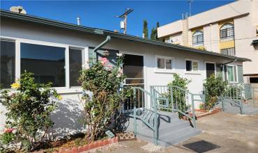 1123 E Chestnut Street B, Glendale, California 91205, 1 Bedroom Bedrooms, ,1 BathroomBathrooms,Residential Lease,Rent,1123 E Chestnut Street B,GD24248206