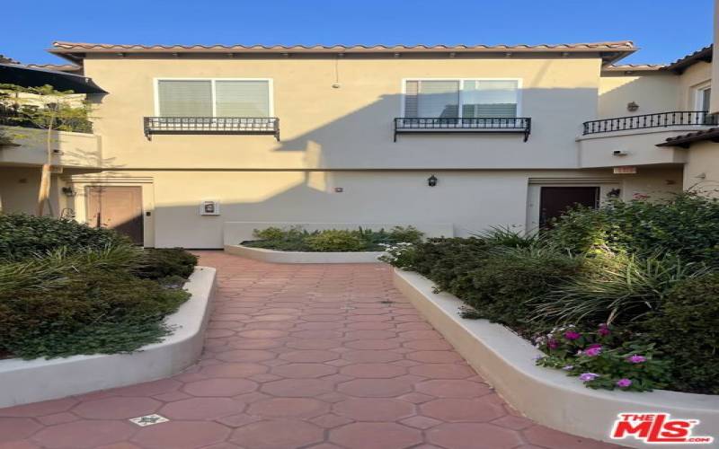 Courtyard leading to Townhouse