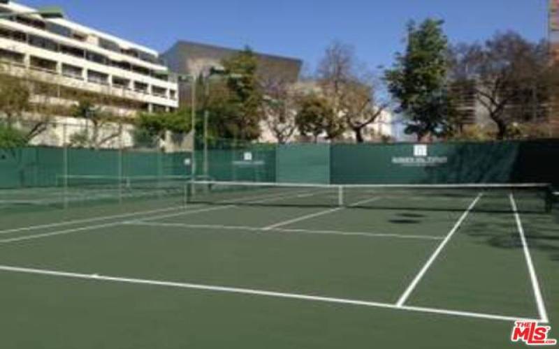 2 tennis courts