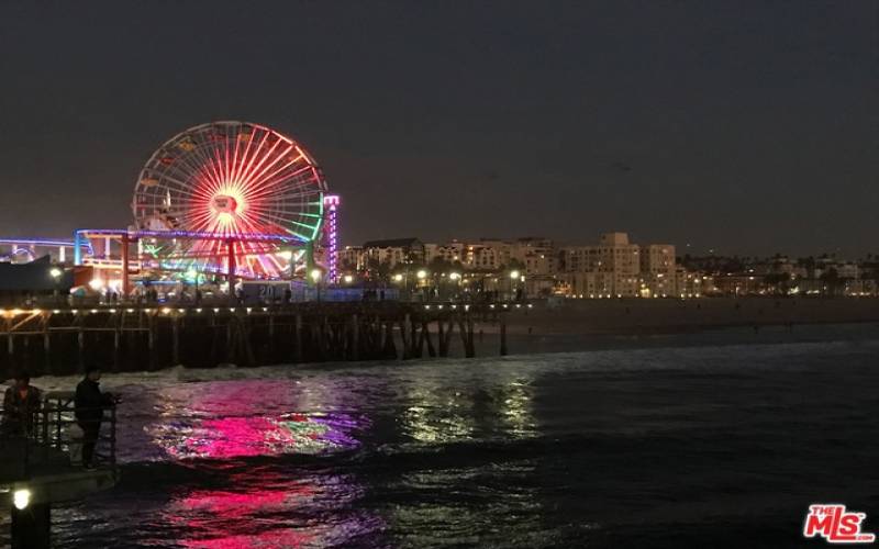 Walk to Santa Monica Pier