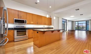 3223 W 6th Street 206, Los Angeles, California 90020, 2 Bedrooms Bedrooms, ,2 BathroomsBathrooms,Residential,Buy,3223 W 6th Street 206,24471953