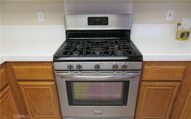 Gas stove and oven