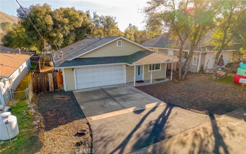 Room for parking next to driveway as well