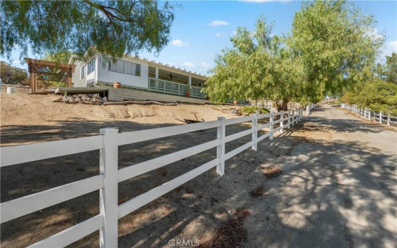 The main home and gorgeous driveway!