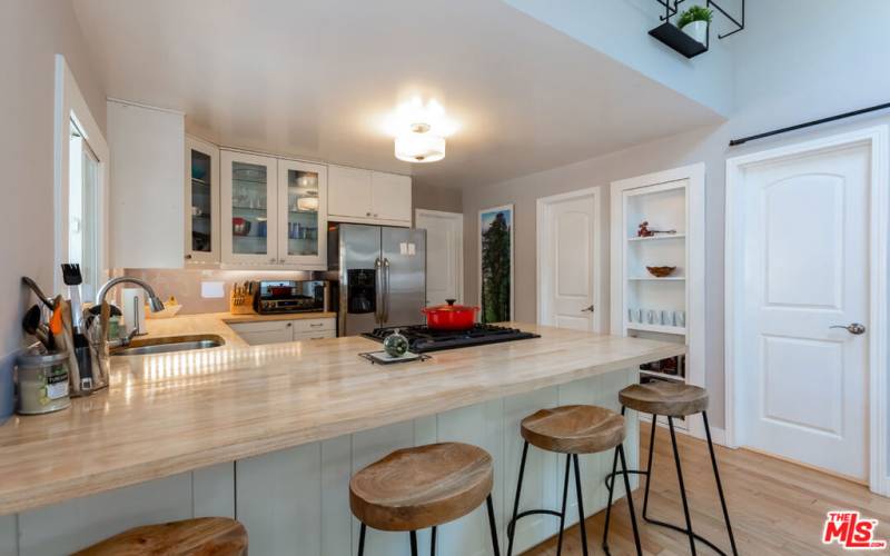 Wonderful kitchen and Breakfast Bar