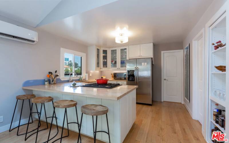 Wonderful kitchen and Breakfast Bar