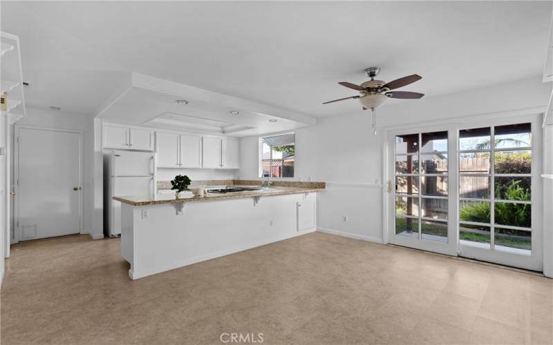 Dining Area & Kitchen