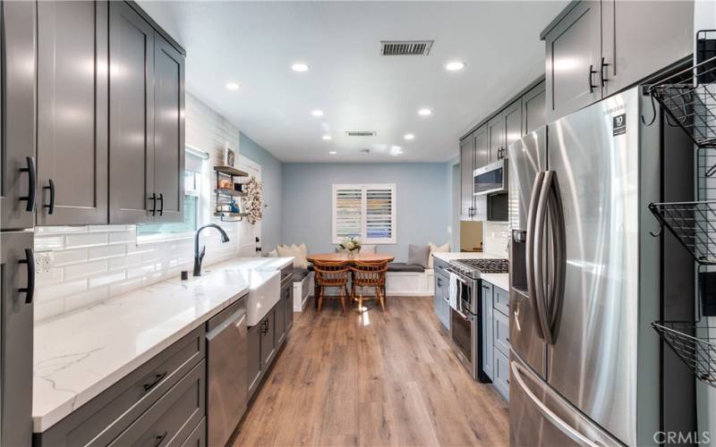 Farmhouse Sink with Touchless Faucet