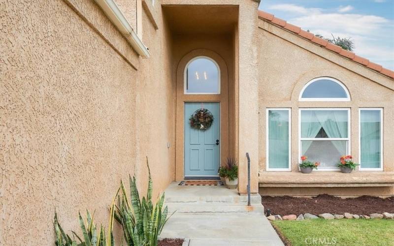 Pretty entry to this beautiful home.