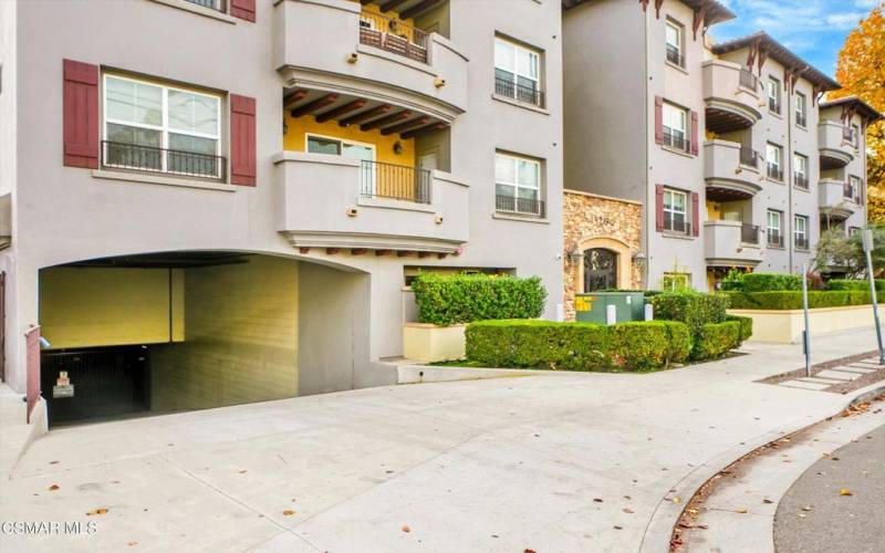 04-13200 Moorpark Unit 103-4