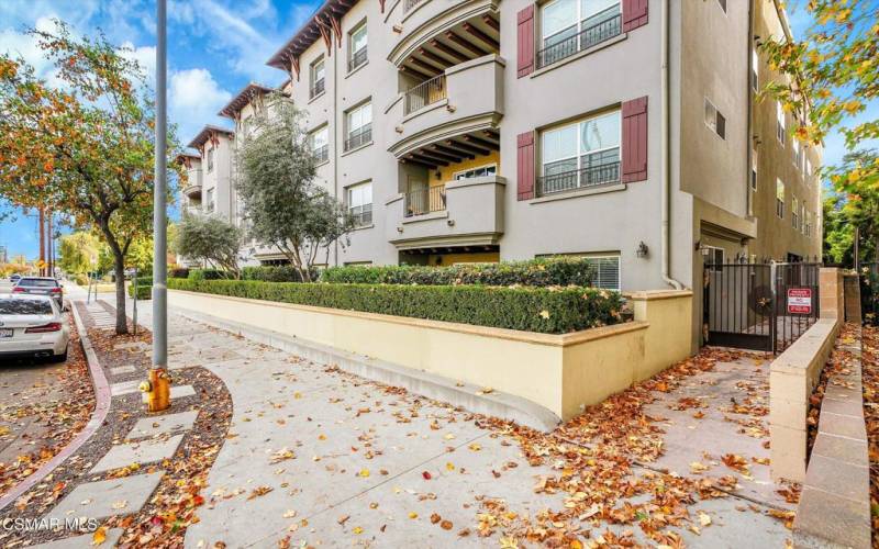 02-13200 Moorpark Unit 103-2