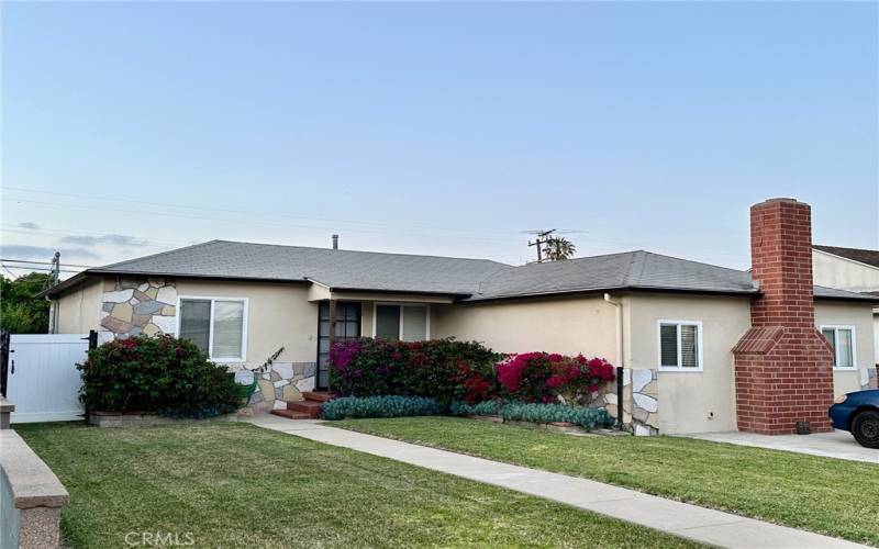 Move in ready home: North Torrance - walk to schools!