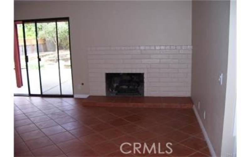 Living room w/ fireplace