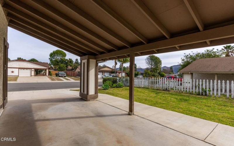 Carport with endless possibilities!