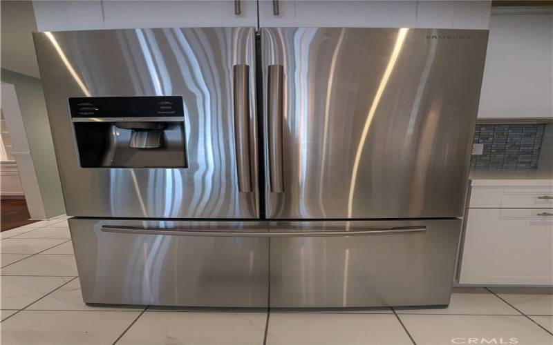 Samsung French Door Refrigerator with Ice & Water Dispenser