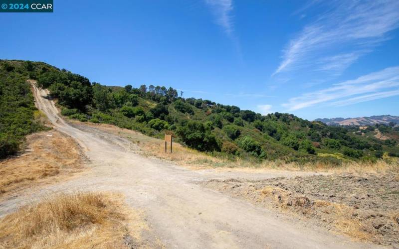 Mulholland Ridge Trail - Top of Ascot Dr