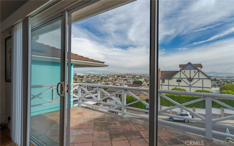 Wide sliding doors lead to a spacious patio. Al Fresco dining would be so nice!