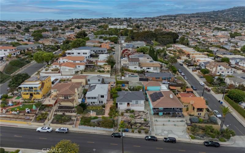 We are in the front and middle of this picture. Such a nice neighborhood!