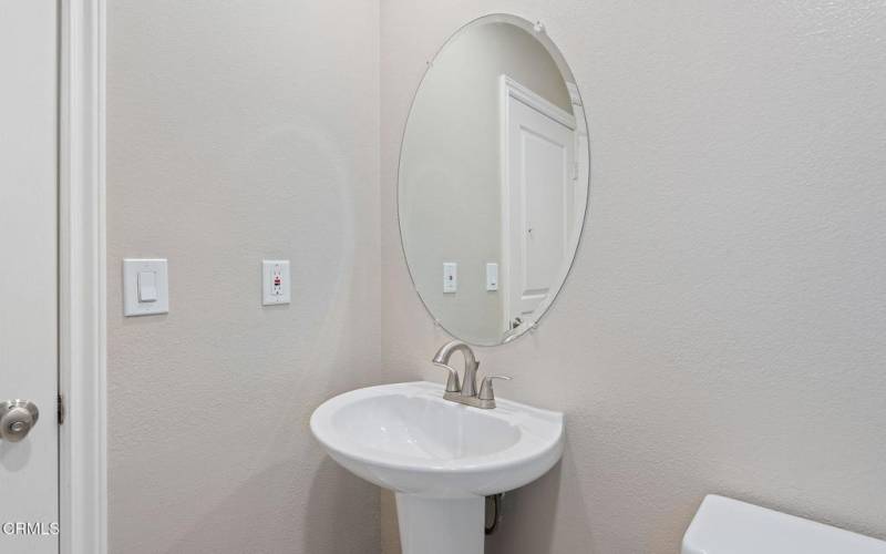 26-web-or-mls-26 - Powder Room