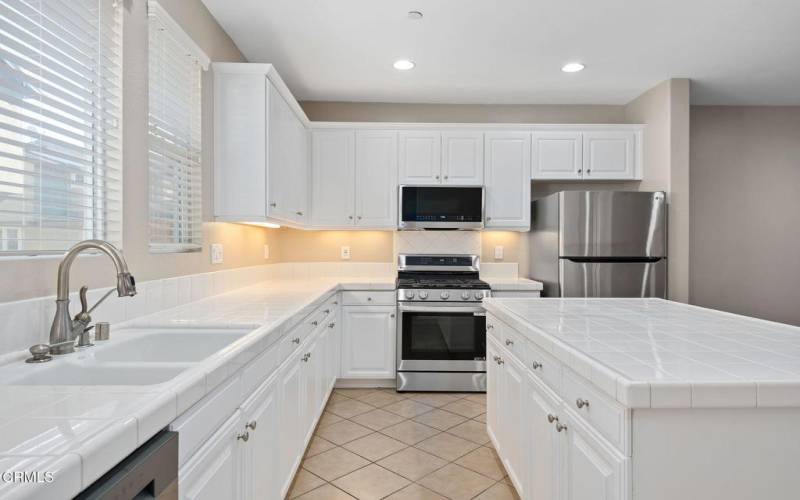 12-web-or-mls-12 - Kitchen