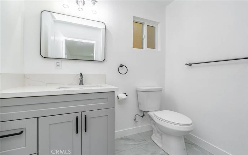 Rear unit - Bathroom