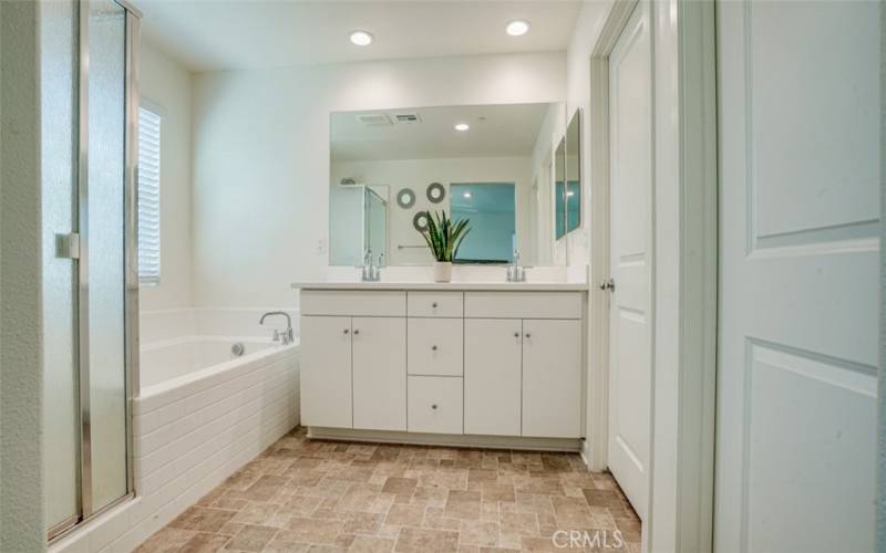 Double Sink Vanity, Walk-in Closet