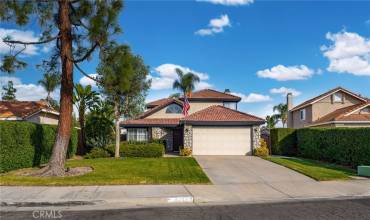 The curb appeal of the home is so pretty!