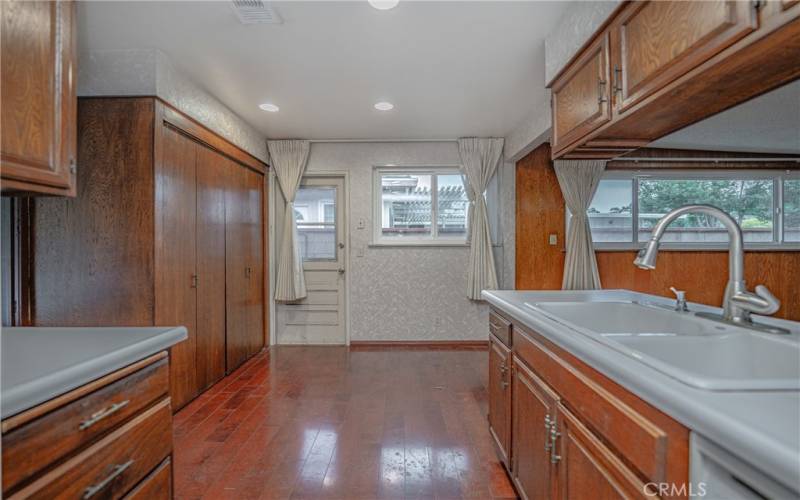 Kitchen and Laundry In-Closet