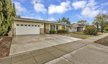 2082 Muirwood Way, San Jose, California 95132, 3 Bedrooms Bedrooms, ,2 BathroomsBathrooms,Residential Lease,Rent,2082 Muirwood Way,ML81988583