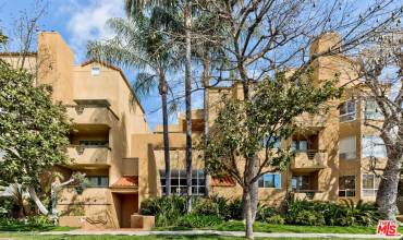 12841 Bloomfield Street 203, Studio City, California 91604, 3 Bedrooms Bedrooms, ,2 BathroomsBathrooms,Residential Lease,Rent,12841 Bloomfield Street 203,24470409