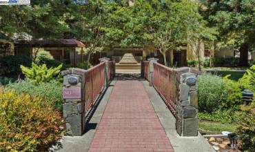 1310 Walden Rd 11, Walnut Creek, California 94597, 2 Bedrooms Bedrooms, ,2 BathroomsBathrooms,Residential,Buy,1310 Walden Rd 11,41080854