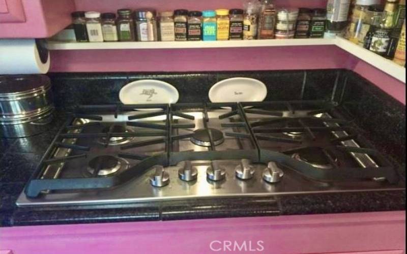 Chef's 5-burner gas cooktop