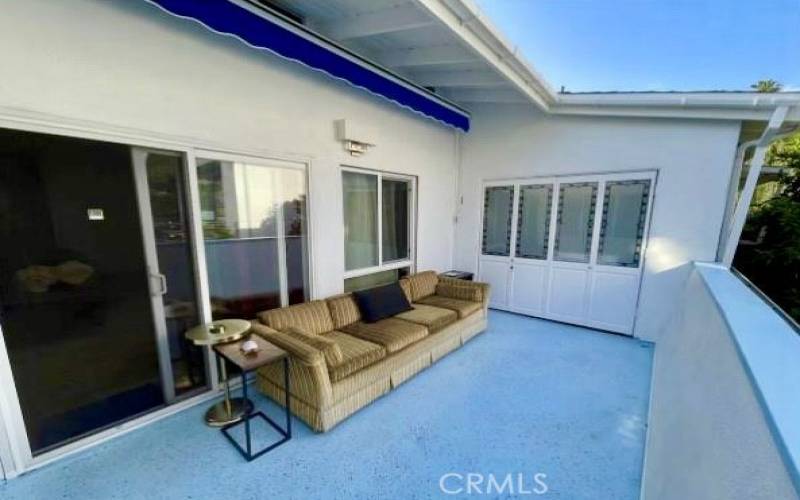 Large balcony w/retractable electric awning. Dine al fresco at night, or chill in the shade on hot days. Laundry is hidden in the closet behind glass doors.