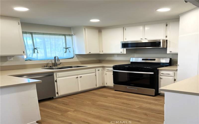 Kitchen w/Stainless Steel Appliances