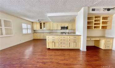 Kitchen - Family Room with Built-in Desk