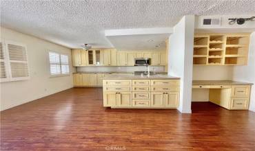 Kitchen - Family Room with Built-in Desk