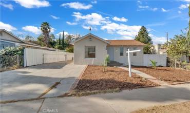 322 E Grand Boulevard, Corona, California 92879, 3 Bedrooms Bedrooms, ,1 BathroomBathrooms,Residential,Buy,322 E Grand Boulevard,DW24250468