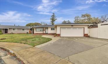 8401 East Court, Gilroy, California 95020, 3 Bedrooms Bedrooms, ,2 BathroomsBathrooms,Residential,Buy,8401 East Court,ML81988700